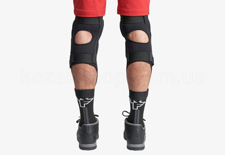 Захист колін Race Face Flank Leg-Stealth-Medium