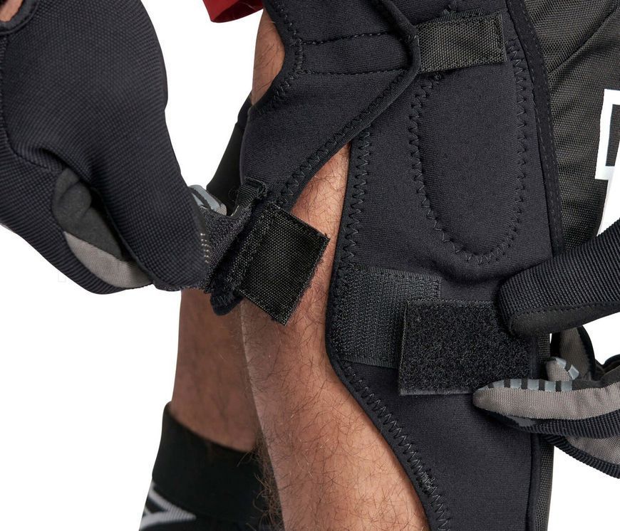 Защита коленей Race Face Flank Leg-Stealth-Medium