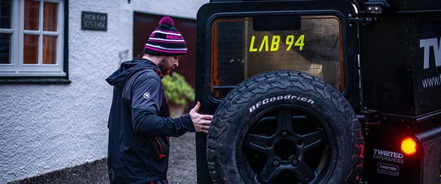 Шапка Muc-Off SKI HAT [чорно/рожева]