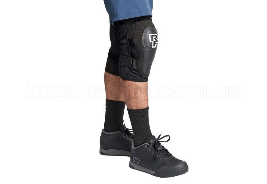 Захист колін Race Face Roam Knee-Stealth-Medium