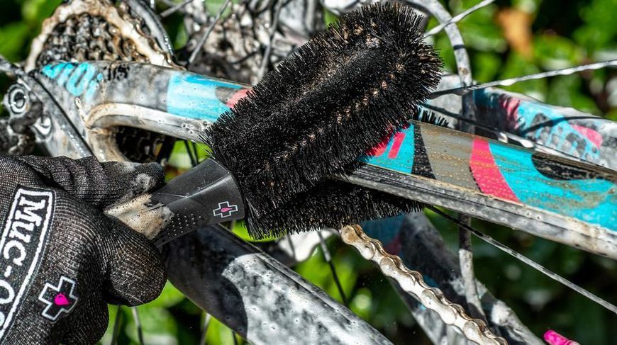 Щетка двойная Muc-Off Two Prong Brush