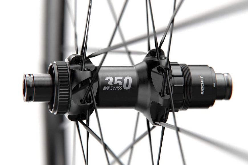 Колесо заднее DT Swiss ER 1600 Spline 700C Center Lock 30 12/142 Shimano SL
