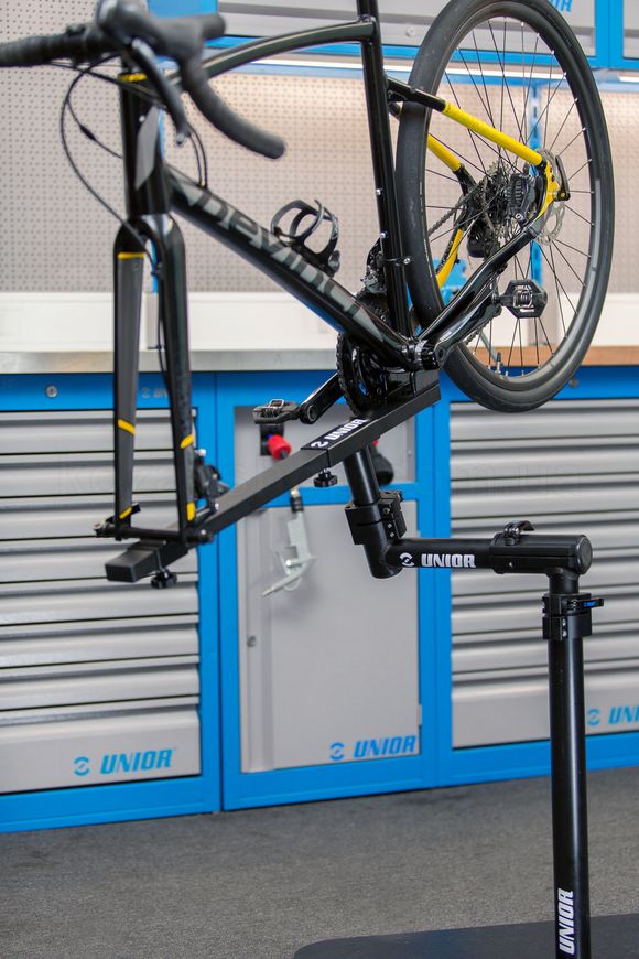 Стойка для ремонта шоссе велосипедов с опорной плитой Unior Tools Pro road repair stand