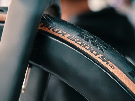 Покришка Continental Grand Prix 5000S 28" | 700 x 32C чорна/коричнева складана, безкамерна skin