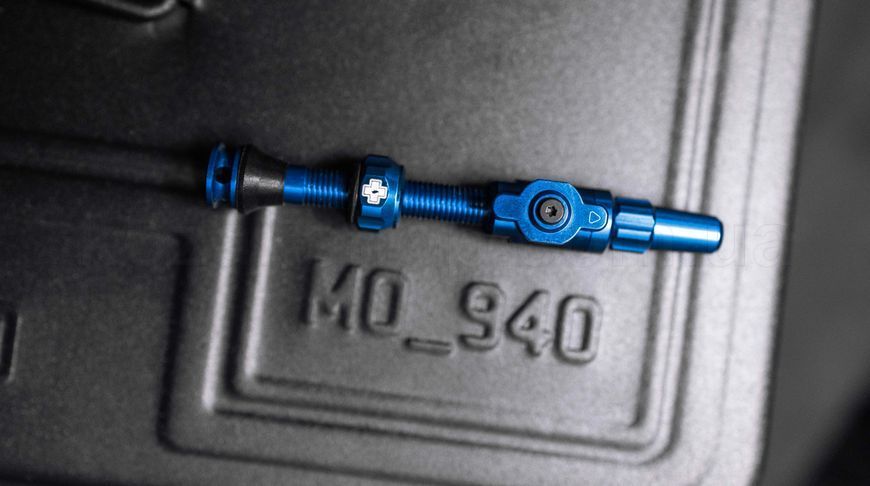Ніпелі Muc-Off Big Bore Lite Tubeless Valves - Medium (35mm) [Iridescent]